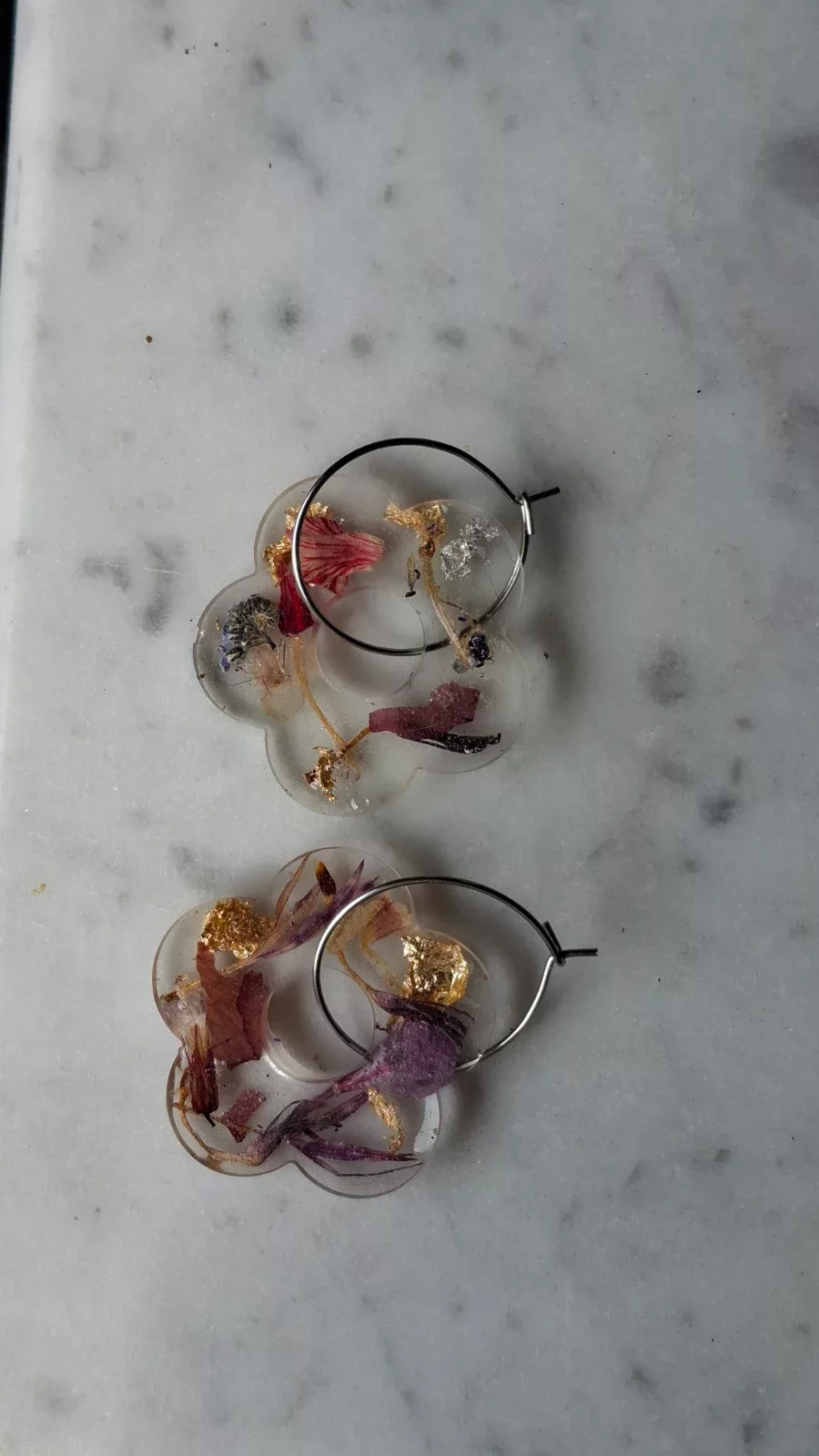Boucles d’oreilles  en résine et fleurs séchées