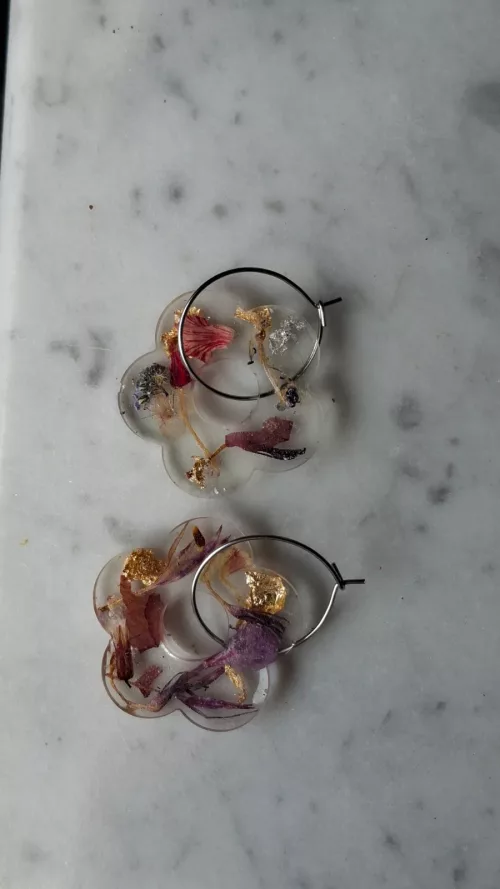 Boucles d’oreilles  en résine et fleurs séchées