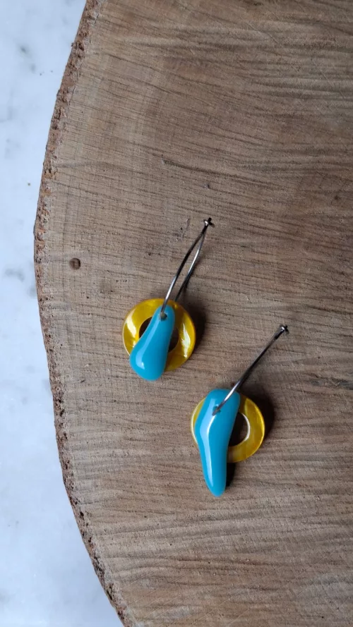 Boucles d’oreilles en verre recyclé - bleu et pampilles