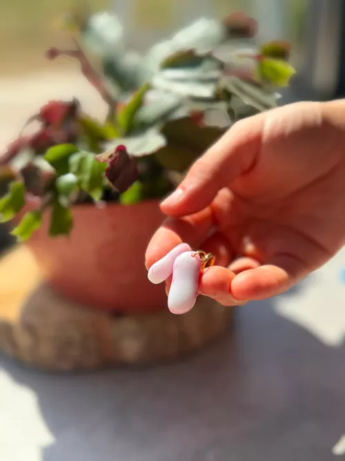 Boucles d’oreilles en verre recyclé - rose et blanc