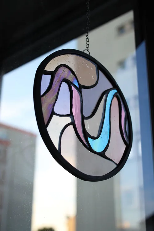 Vitrail Tiffany artisanal en verre coloré